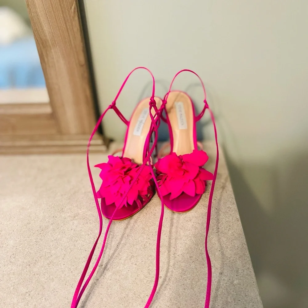 Steve Madden Pink Strappy Heels with Flower Detail. - Picture 3 of 5